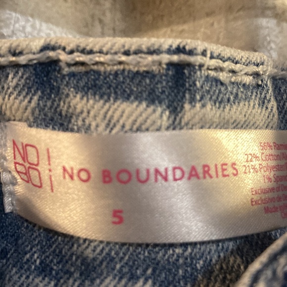 No Boundaries womens shorts - Picture 3 of 3